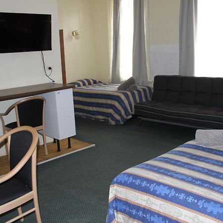 Alpine Heritage Motel Goulburn Buitenkant foto