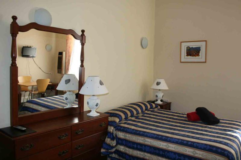 Alpine Heritage Motel Goulburn Buitenkant foto