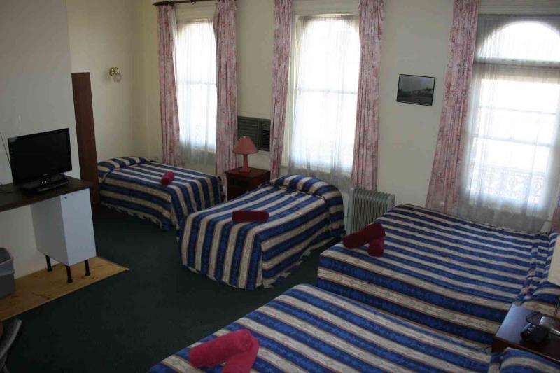 Alpine Heritage Motel Goulburn Buitenkant foto
