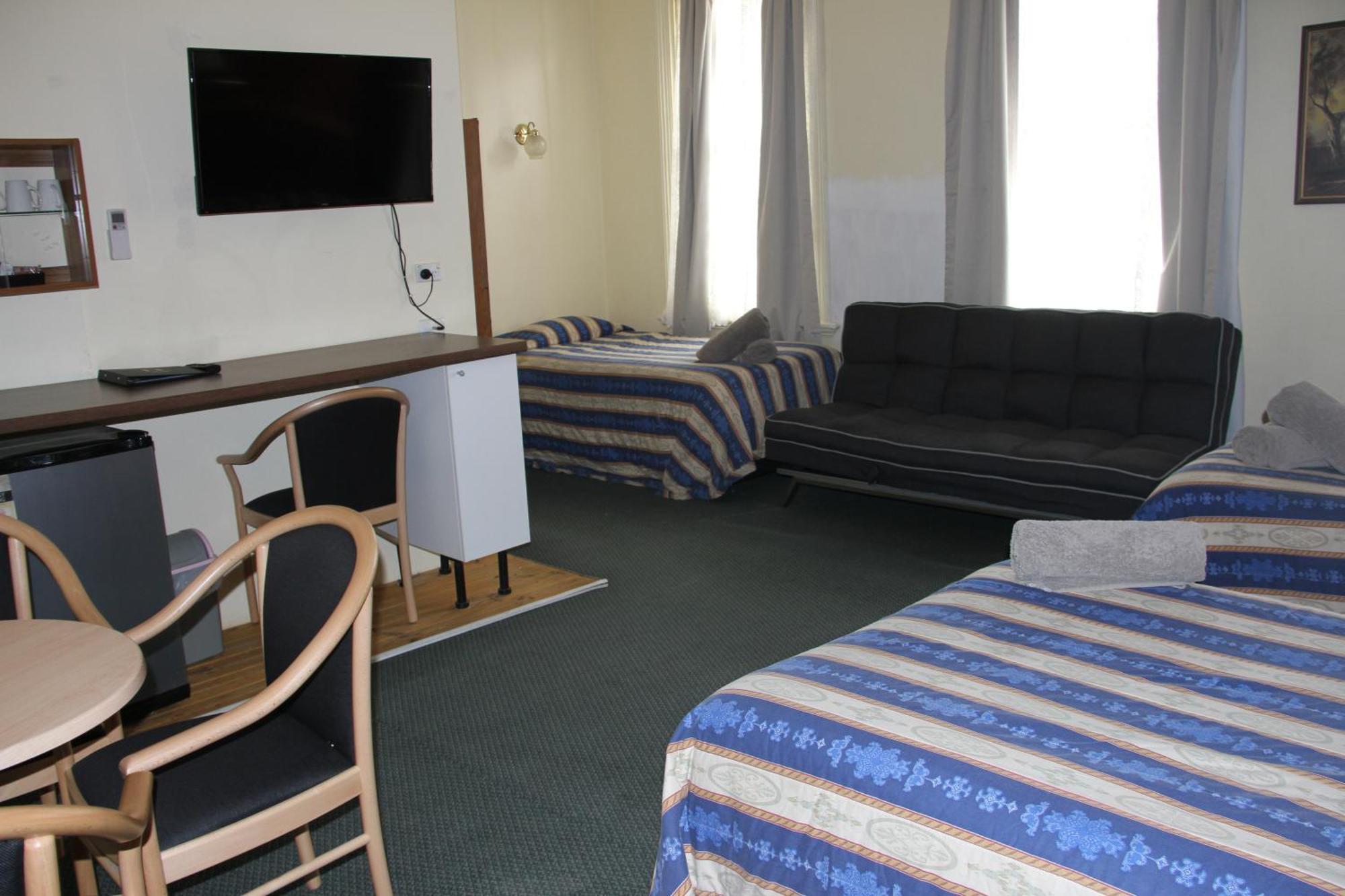 Alpine Heritage Motel Goulburn Buitenkant foto