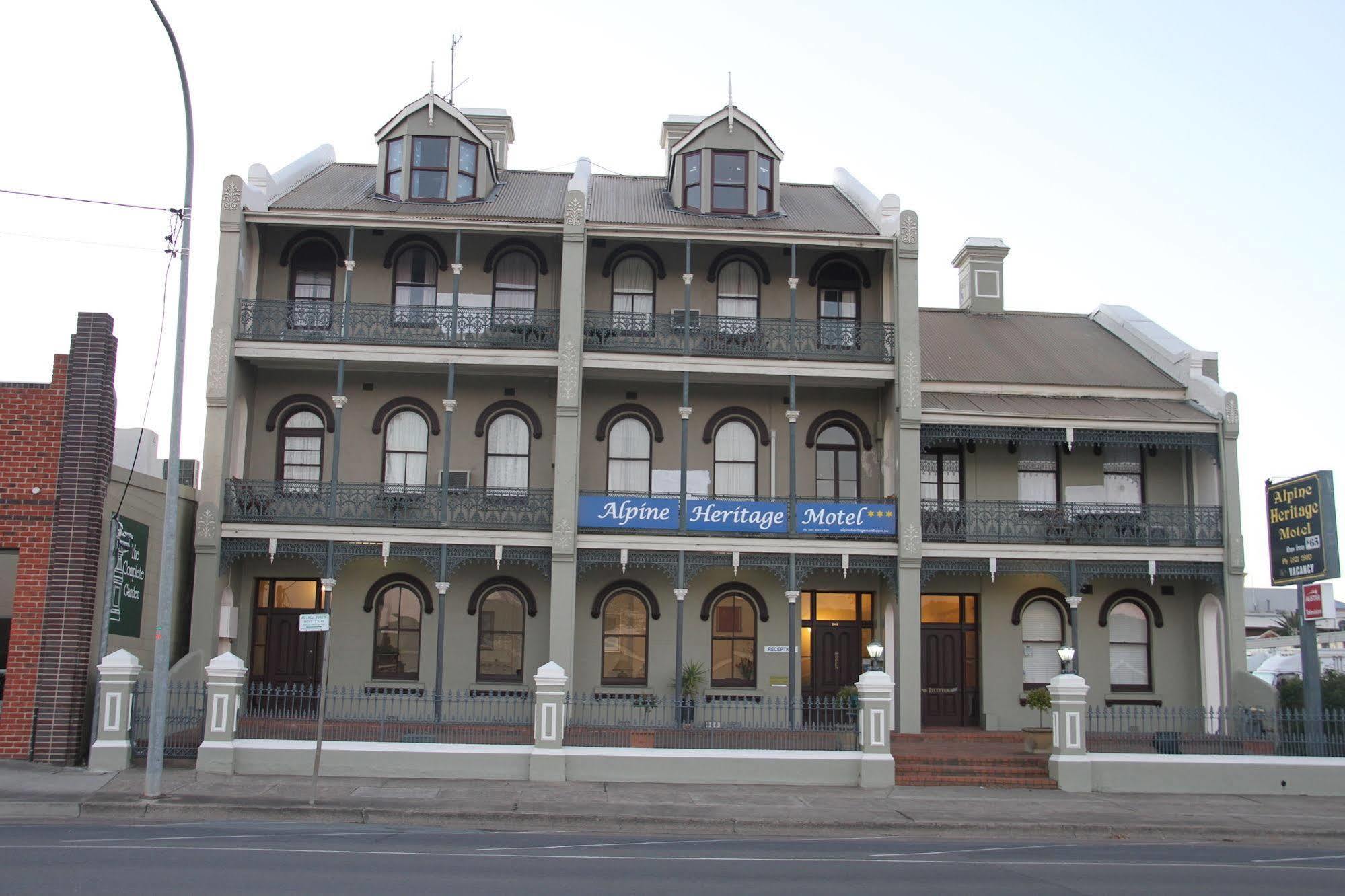Alpine Heritage Motel Goulburn Buitenkant foto