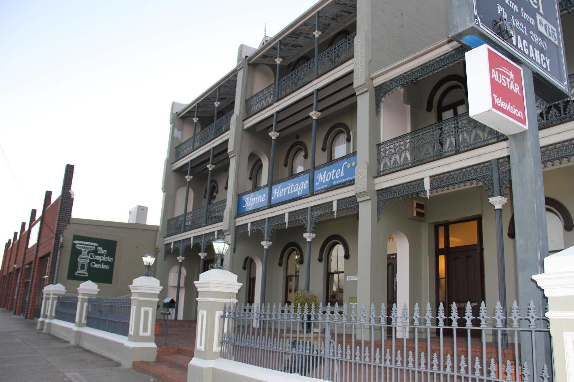 Alpine Heritage Motel Goulburn Buitenkant foto